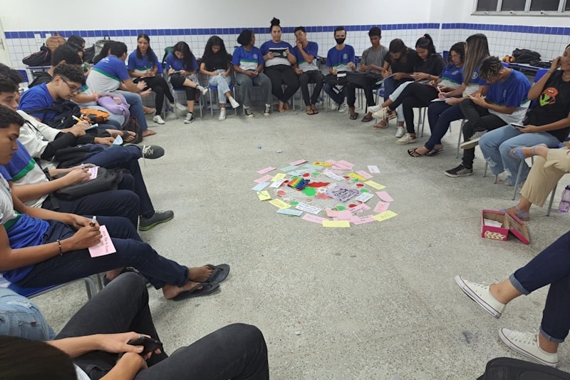 Durante as atividades, foram discutidas questões como: Quais são algumas das maneiras em que as pessoas são diferentes das expectativas da sociedade? (FOTO: TdH)